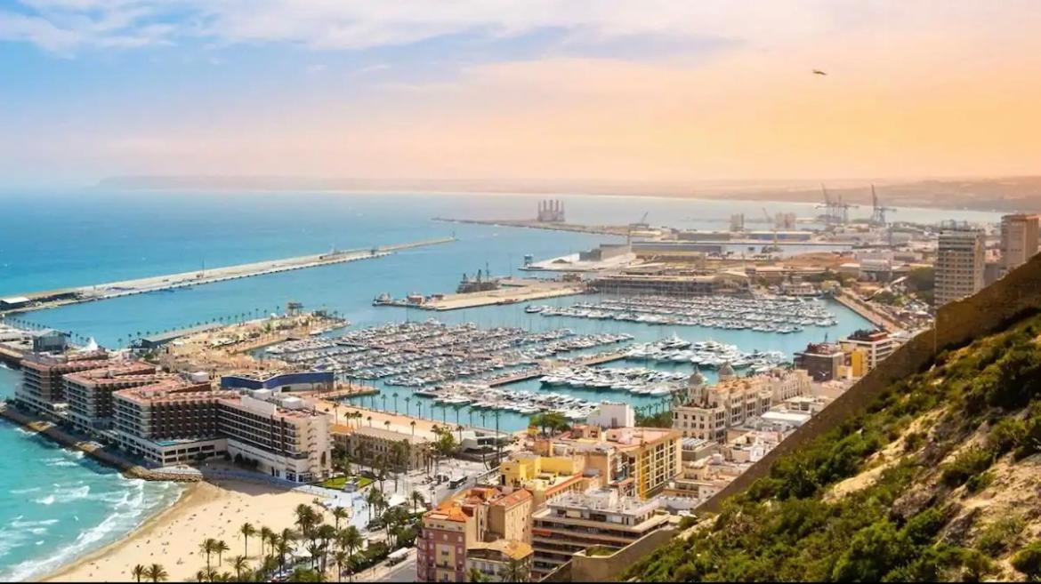 Apartamentos Breton 17 Suite Con Terraza Alicante Exterior photo